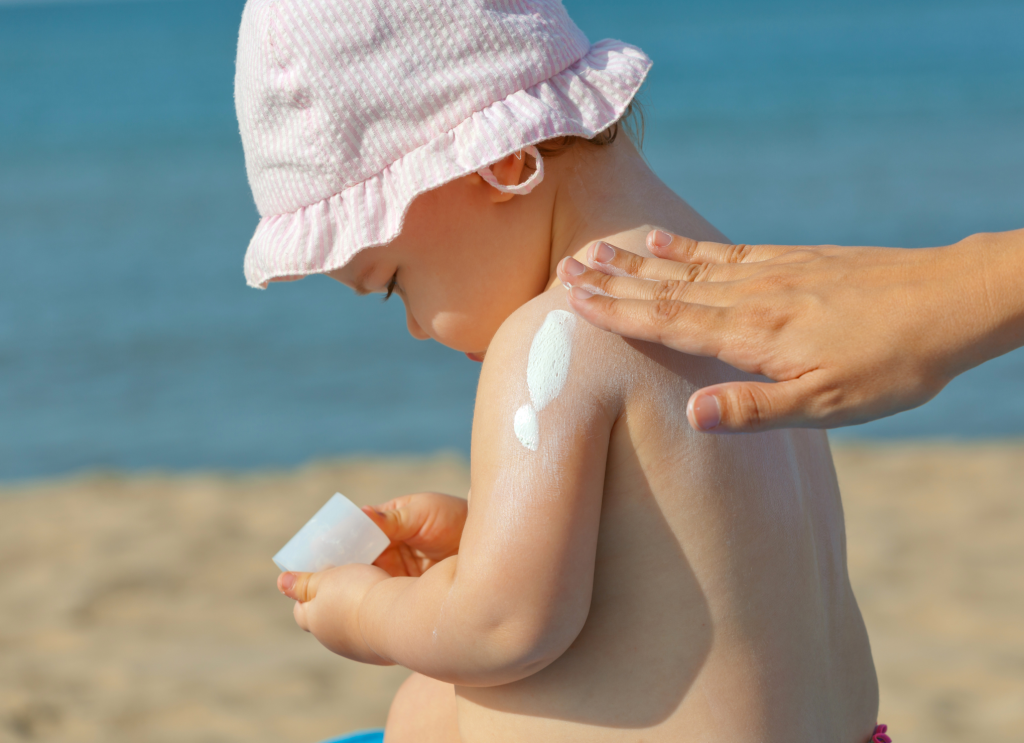 Protection solaire pour bébé : dès quel âge et comment ?