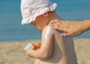 Protection solaire pour bébé : dès quel âge et comment ?